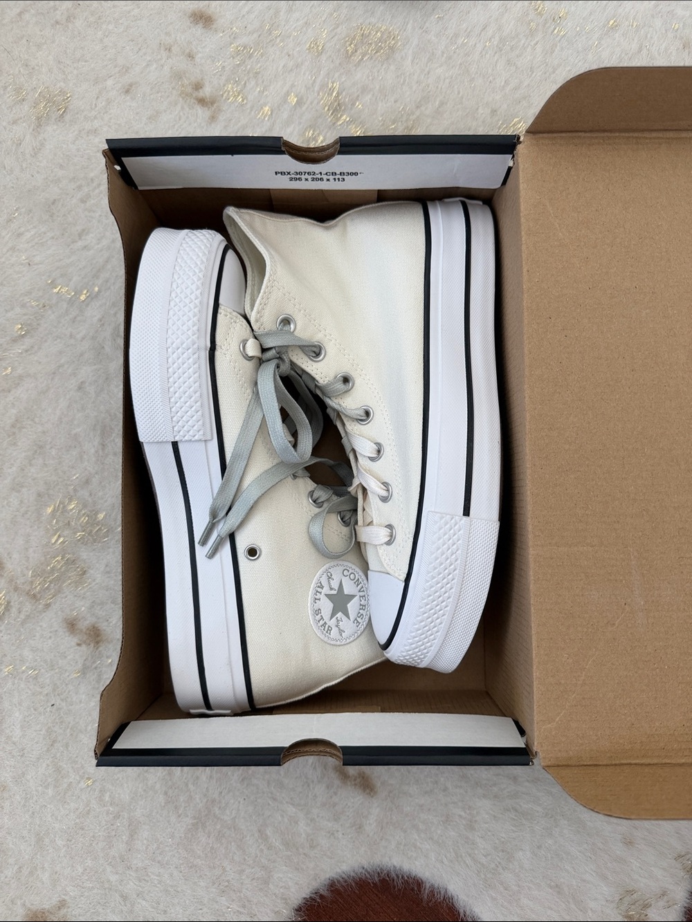 Women’s Converse NWT Lift High in Egret with Slate Sage ombré laces size 8